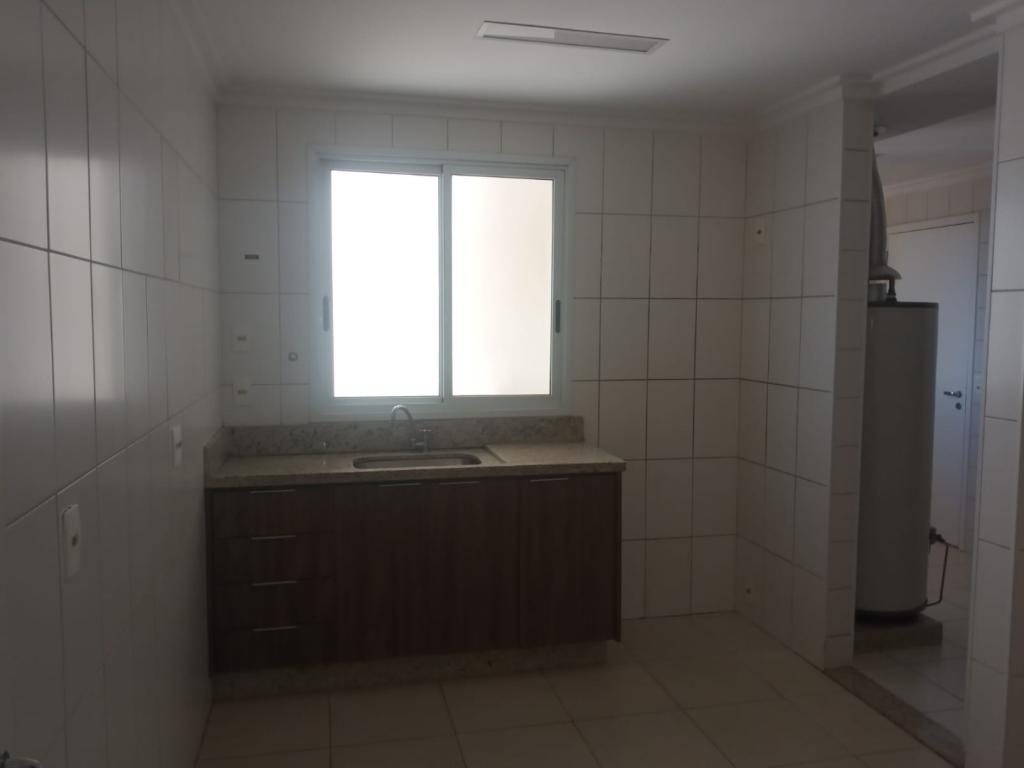 shoppings e vias de fácil acesso.
Condomínio R$ 1.370