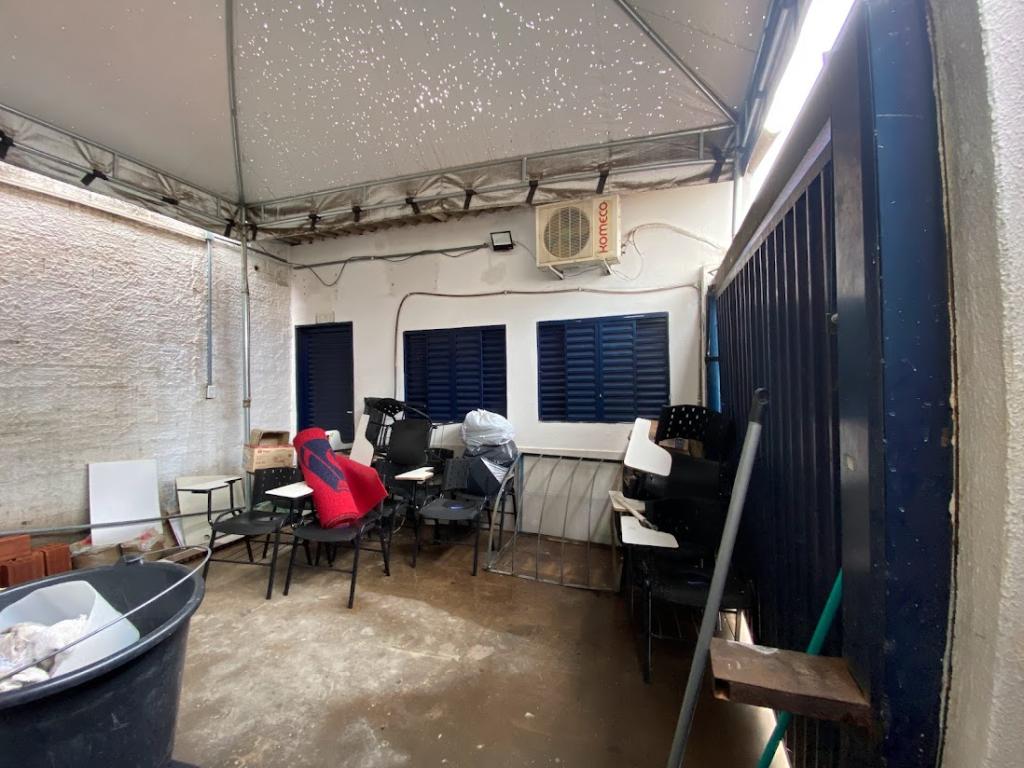 seis salas projetadas com divisórias de PVC