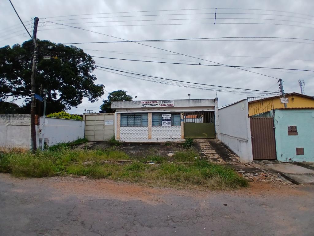 Casa Residencial ou Comercial
Contém 02 quartos