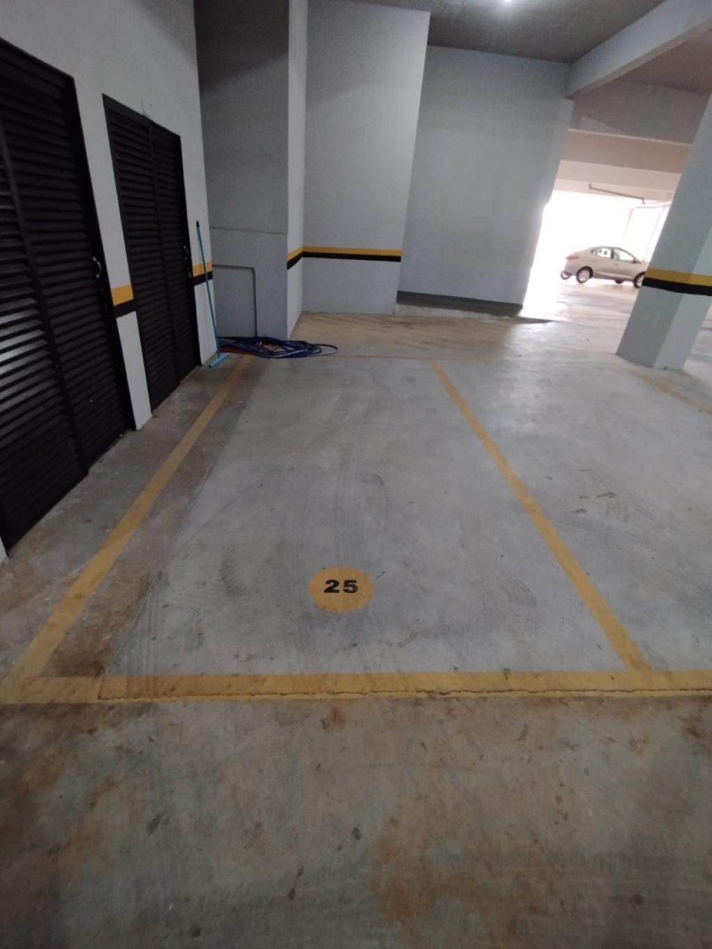 cooktop e armários.
Sala integrada à varanda