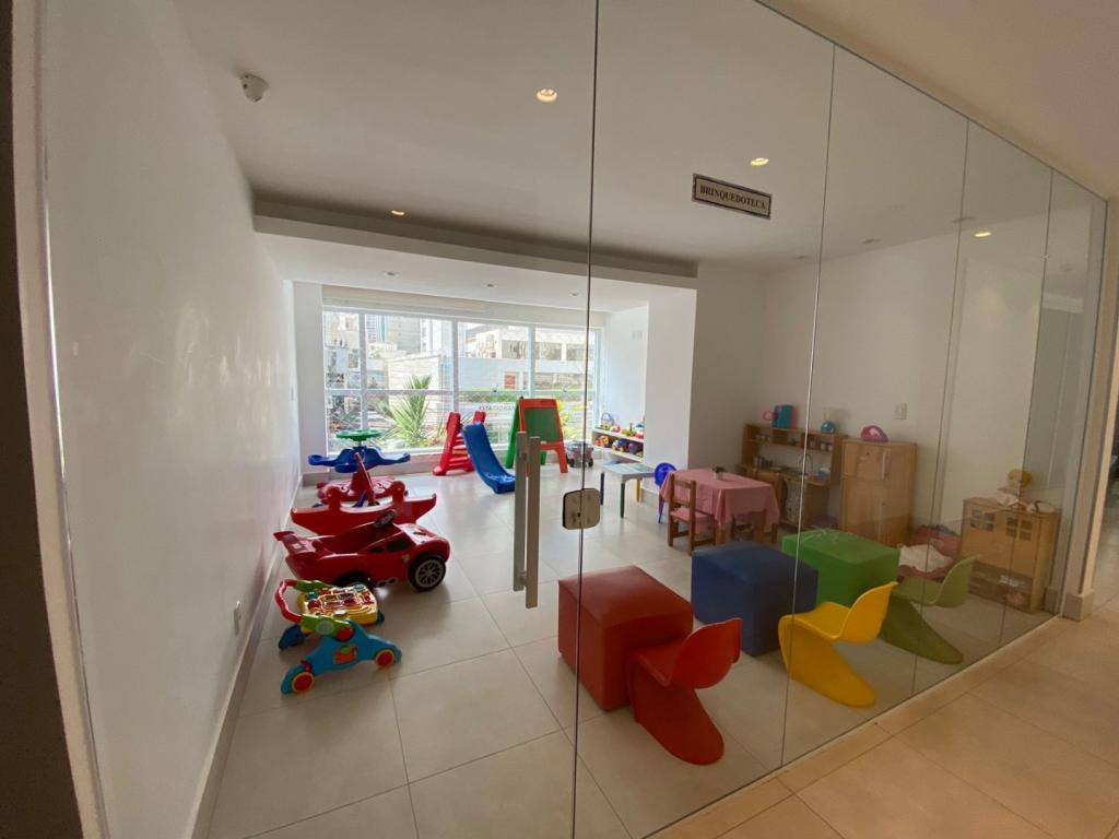 hall íntimo com roupeiro