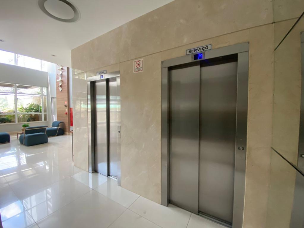 cozinha completa em armários com forno elétrico