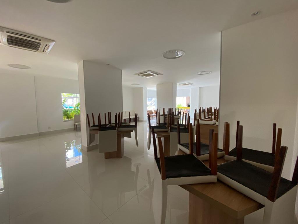 área de serviço com armários