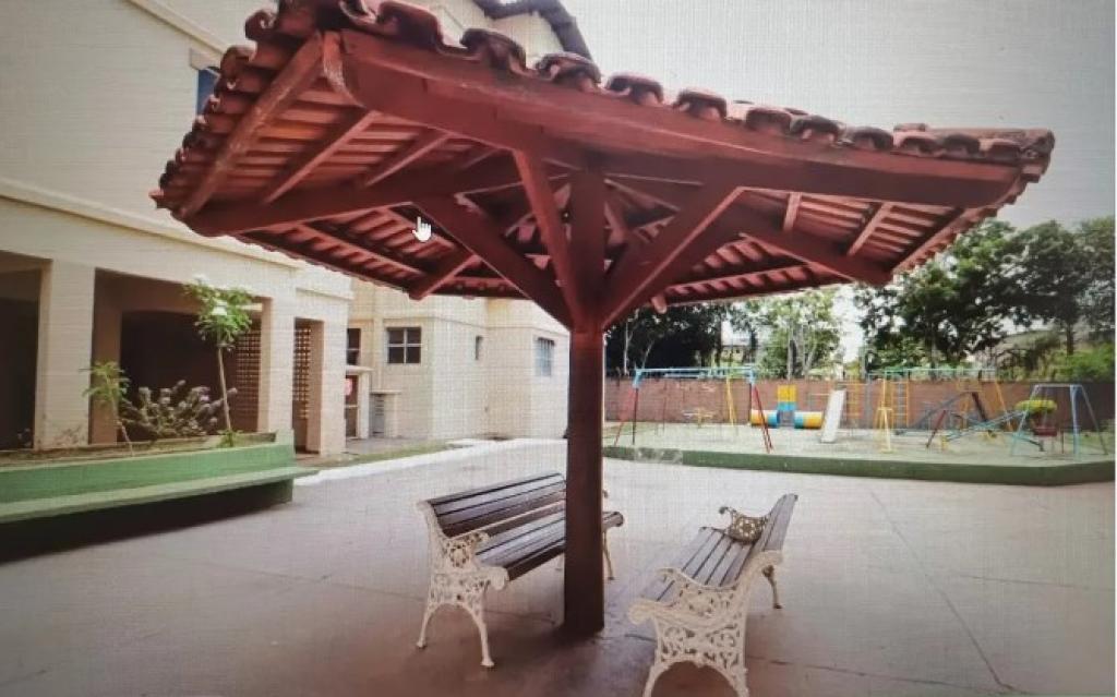 Conta com sala confortável e bem iluminada